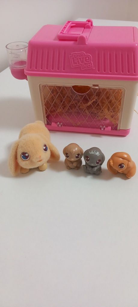 Майка зайка с бебета на марката Little live pets