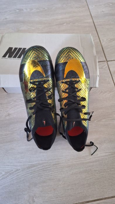 Футболни обувки NIke Mercurial