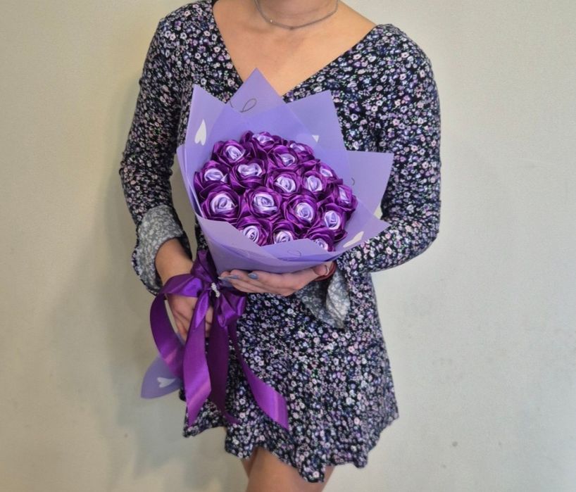 Букет от сатенени рози