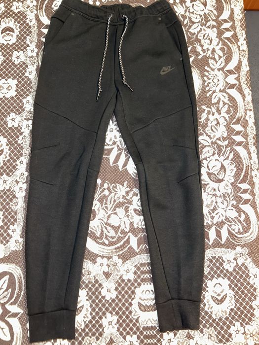 Pantaloni nike tech