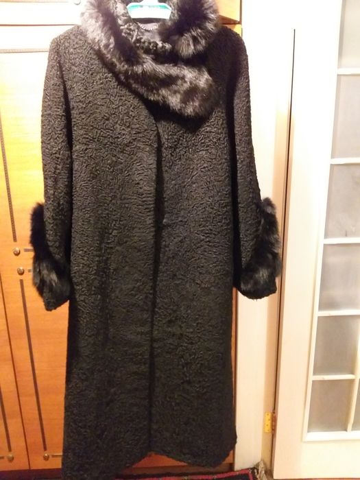 Продам каракулевую шубу