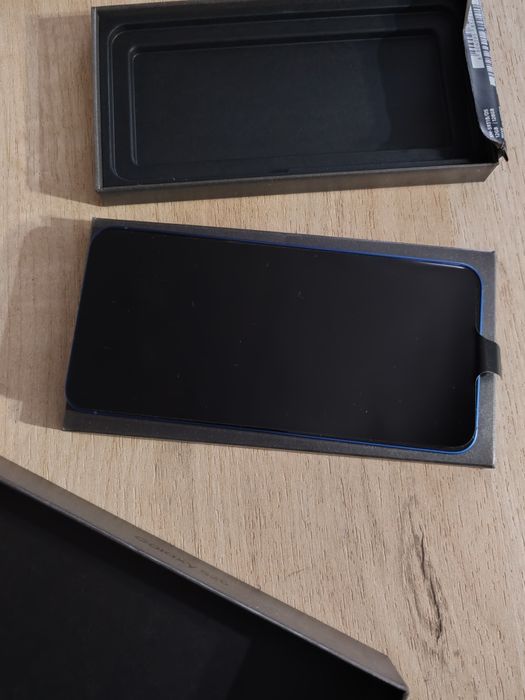 Samsung S25(deschisa cutia pentru poza)