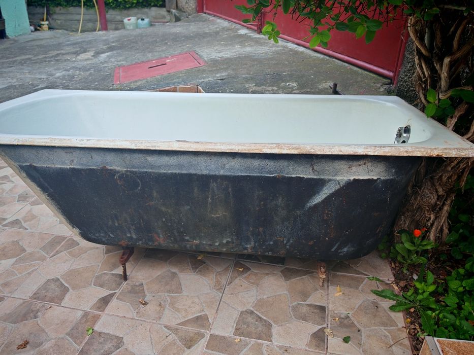 Vând vană din fontă, lungime 1,50 m