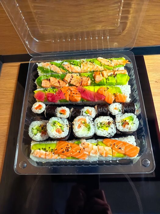 Суши кетъринг за фирмени събития и партита – свежест, стил и вкус!