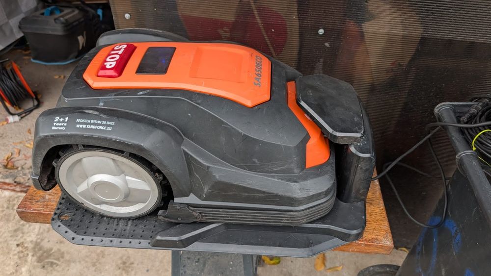 Robot tuns iarbă Yard SA650ECO