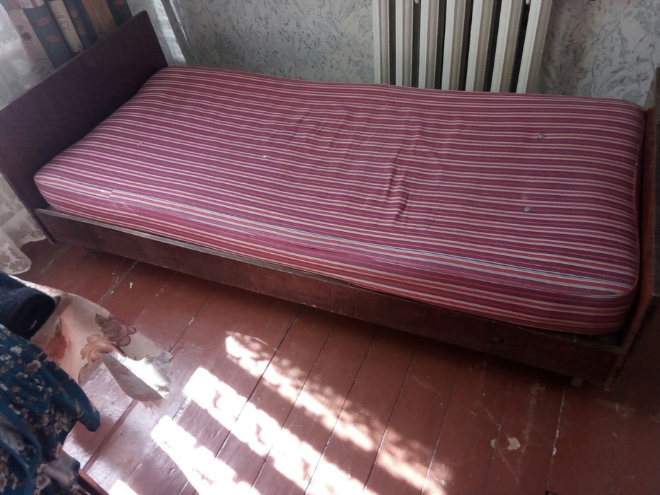 Кровати продам срочно , б/у , производства Алма-Ата мебель,есть другие
