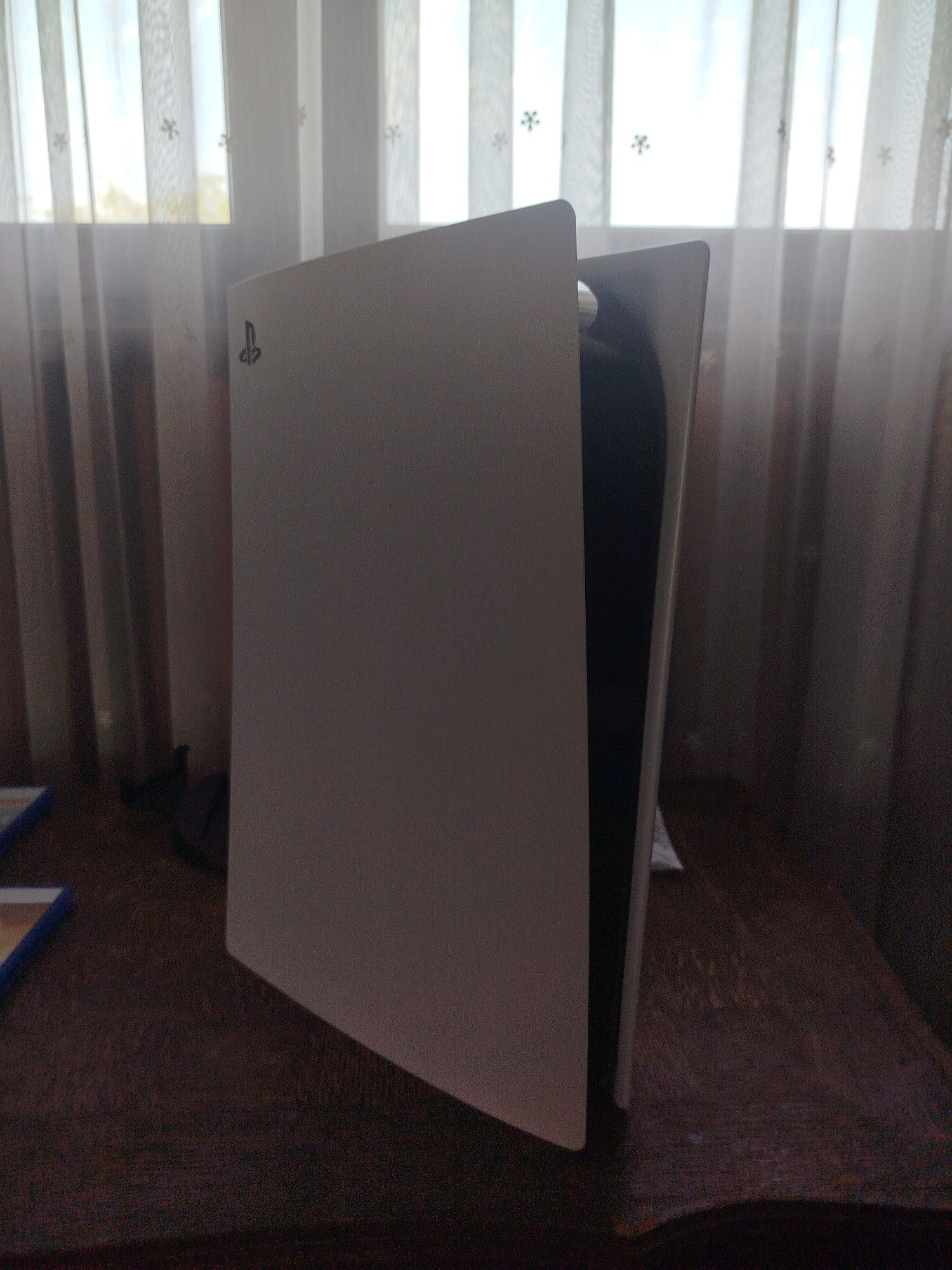 Playstation 5 (със 2 контролера и 5 игри)