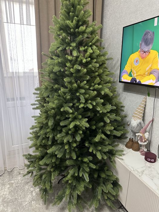 Продам пышную елку .