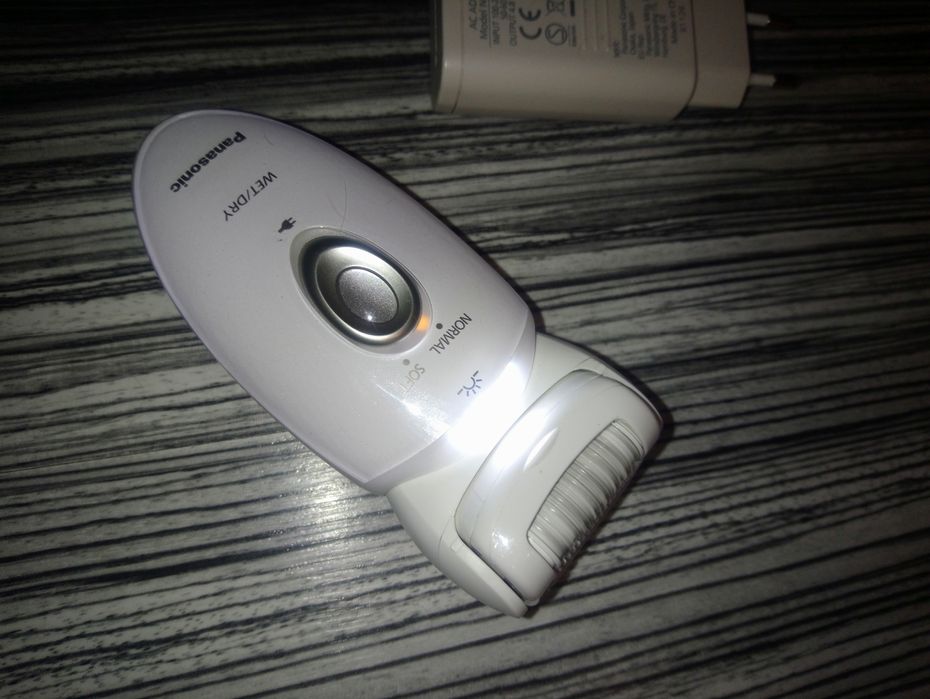 Epilator Panasonic, umed și uscat, model-ES-ED53 alb, 48 pensete,