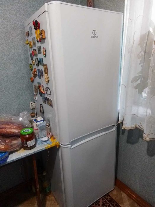 Холодильник Indesit