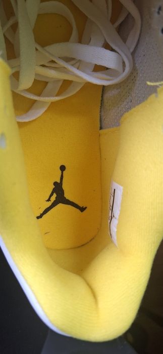 Jordan 4 Yellow Thunder