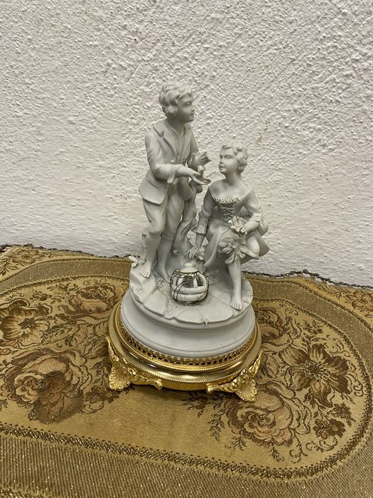 Италианска фигура от бисквитен порцелан