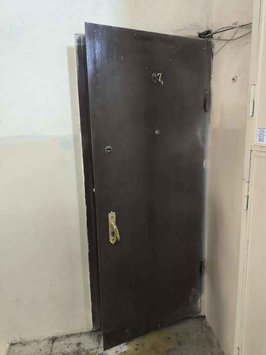 Temir eshik sotiladi