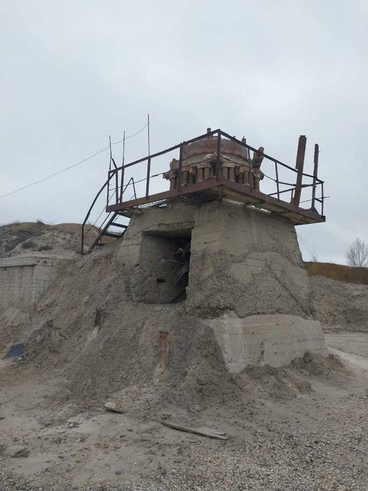 Продам конусную дробилку  КМД-1200.