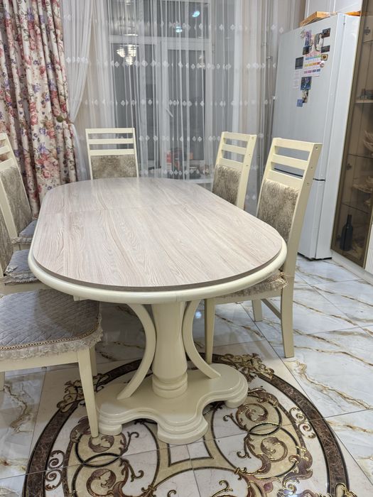 Стол со стульями