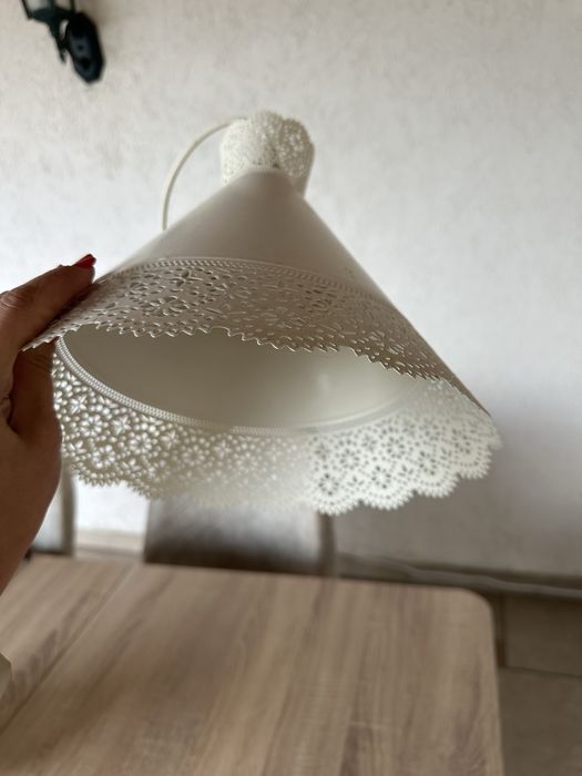 Lustra suspendată metalică