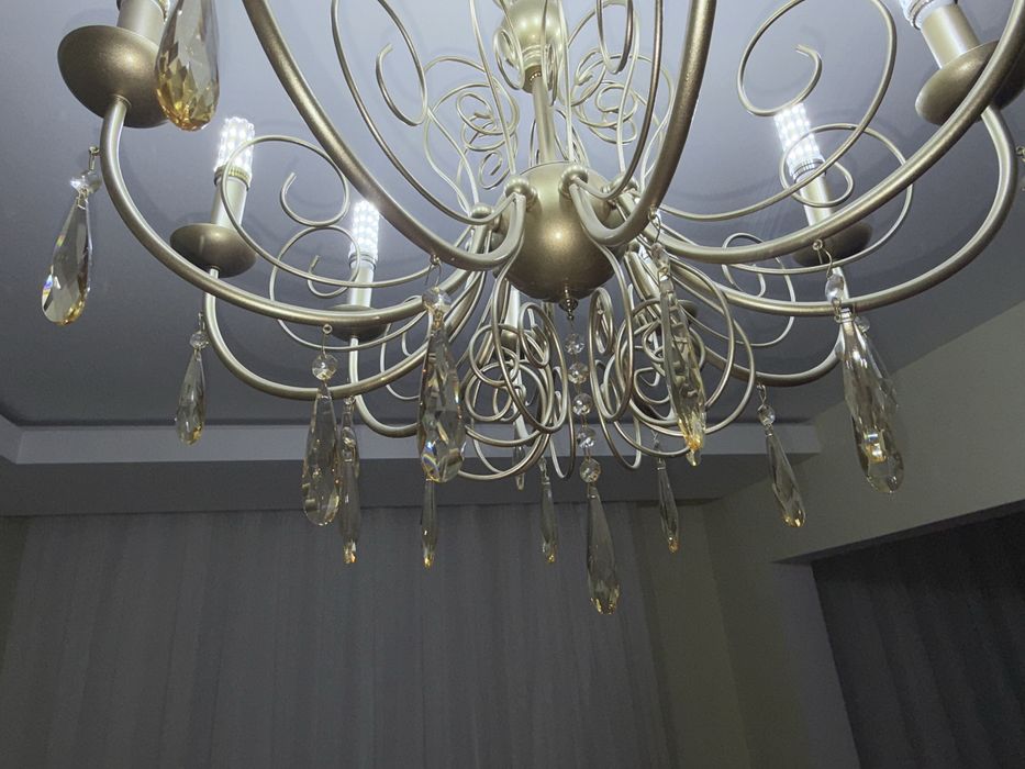 Продам 2 люстры "нью модерн" цвет шампан