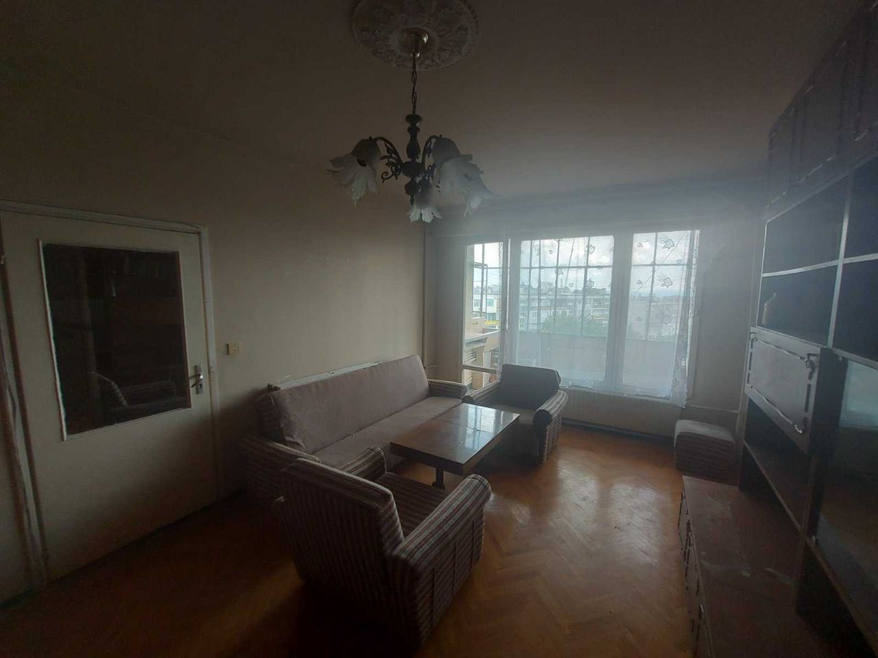 Продава се Двустаен апартамент в Шумен, Тракия - 63 кв.м за 1036 €/кв.м - Снимка #4