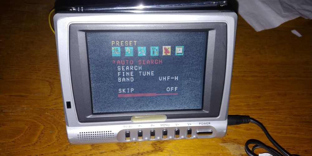 mini TV color lcd 13 cm diagonala