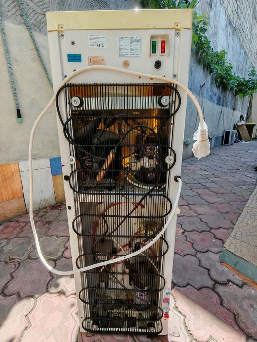 Dozator de apa cu compresor