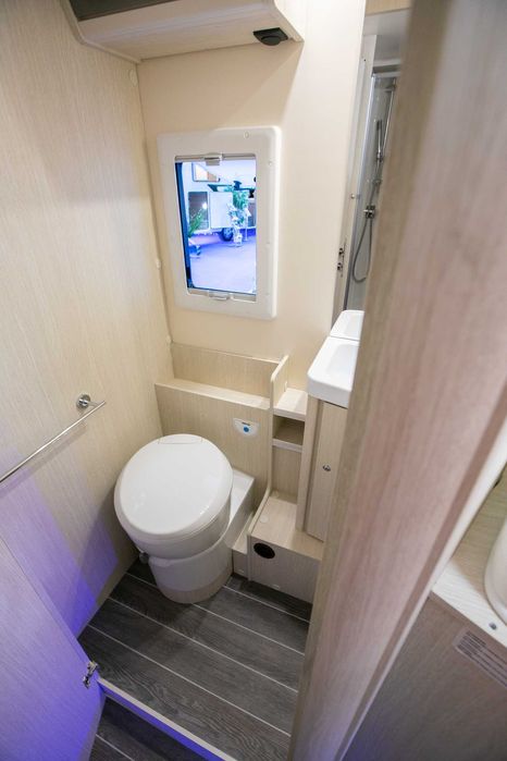 Autorulotă NobelArt A-9000, nou model 2025, Alcove, 6 Locuri, Ford