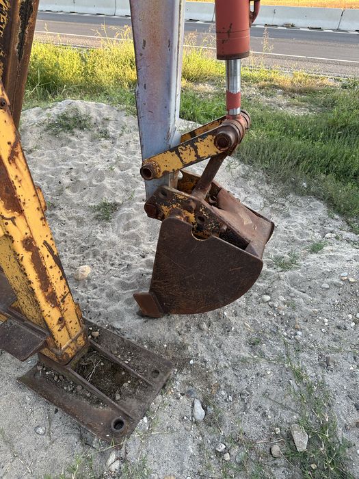 Brat excavator tractor