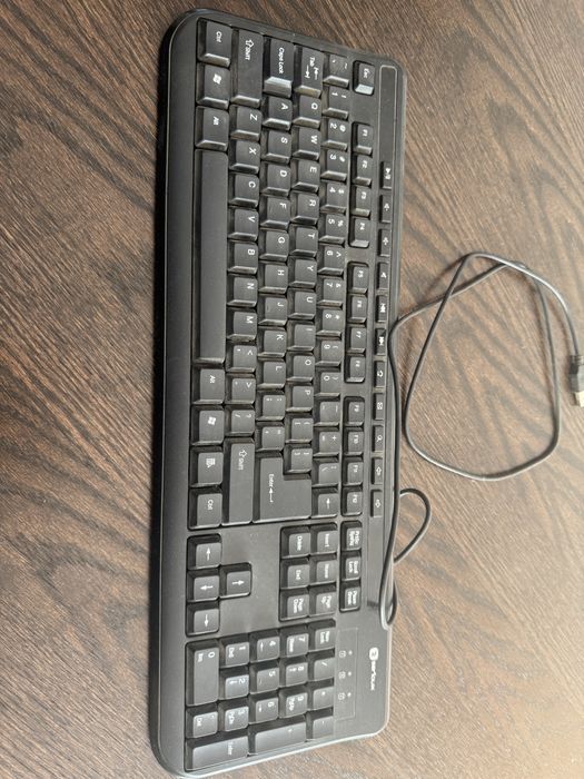 Tastatura cu fir