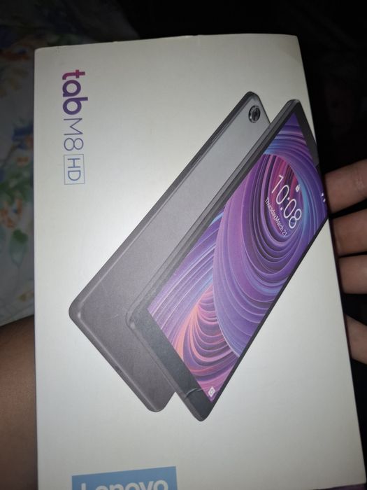 Продавам чисто нов таблет Lenovo