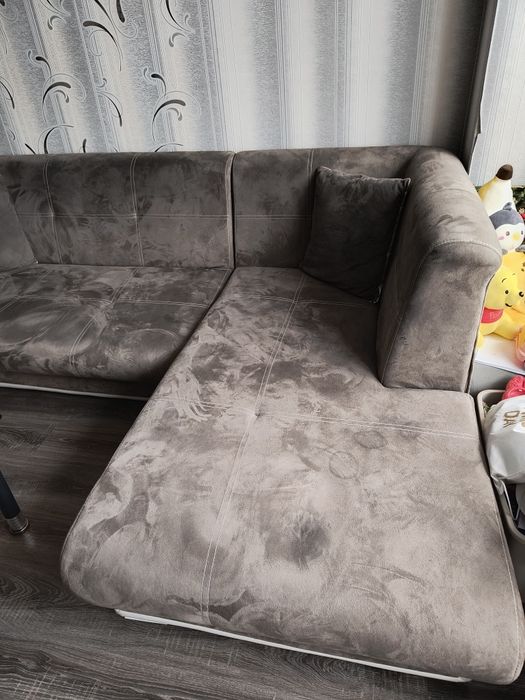 Десен ъглов диван