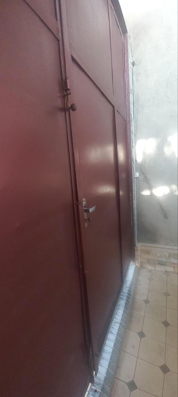 Дарвоза сотилади