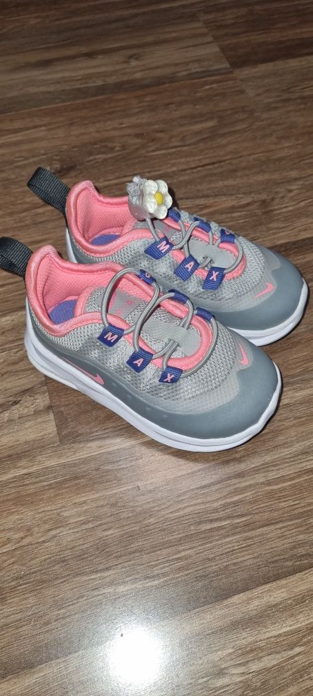 Детски маратонки nike air max за малко момиченце