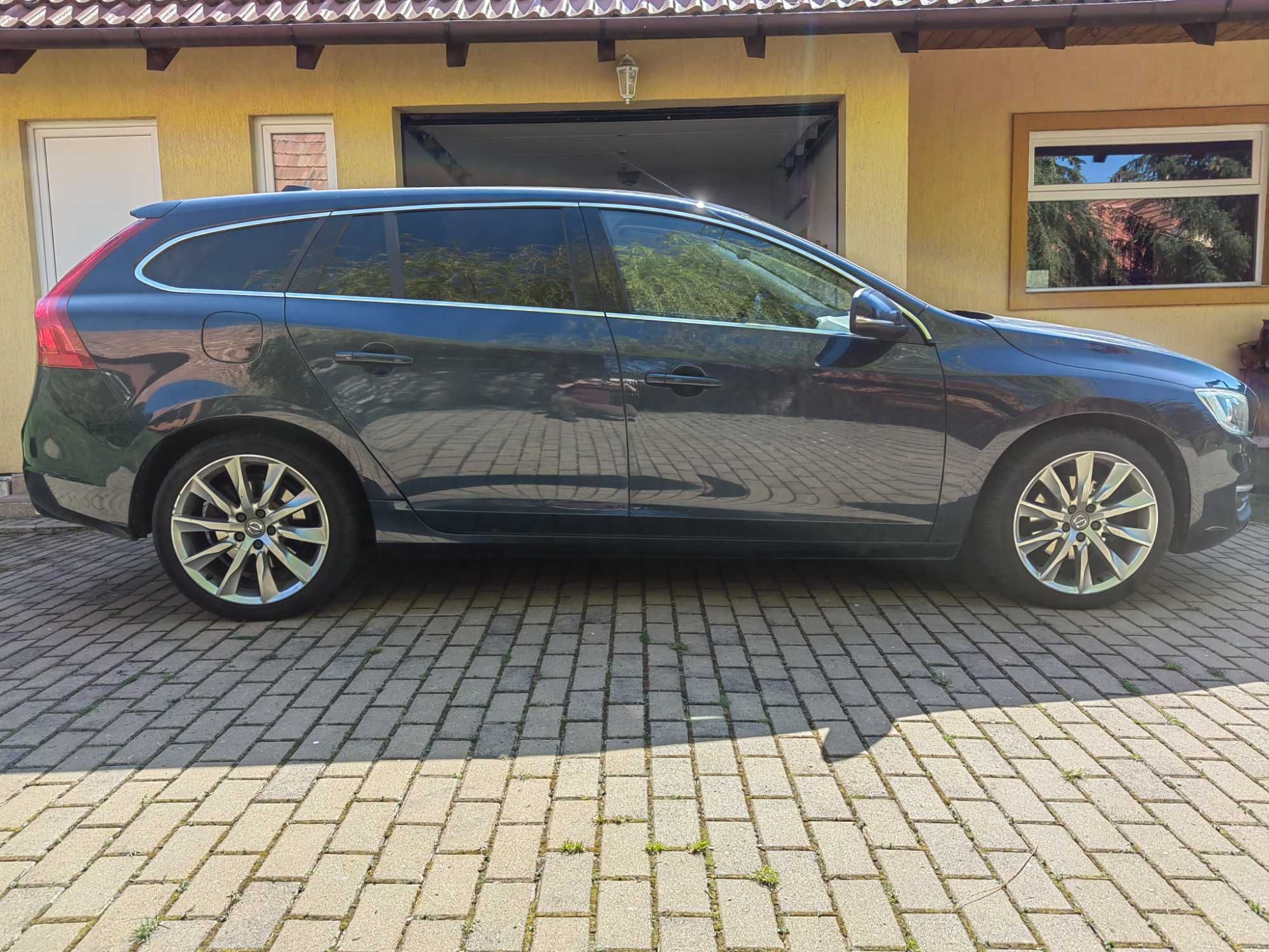 Volvo V60 2015, D4