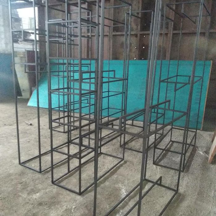 Изготовление торговых оборудования,вешалки,стелажи,демаонстрационные