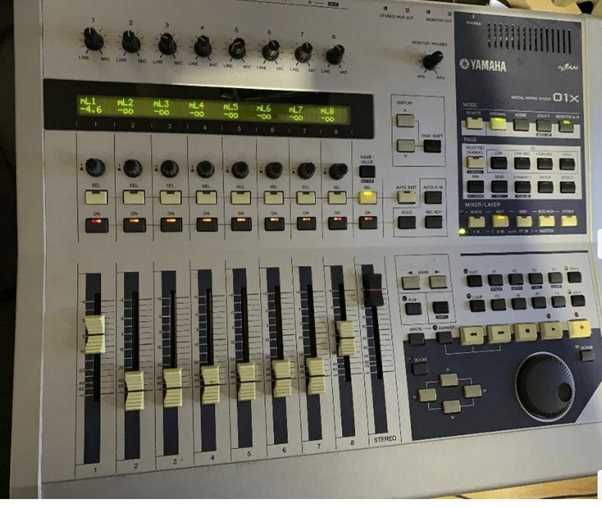 Mixer Digital Yamaha 01x + MacBook Pro