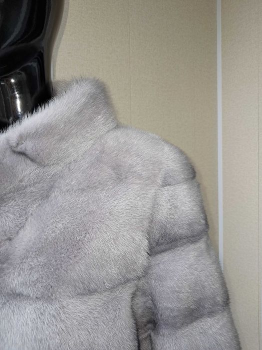 Haina de blana nurcă / vizon divină, incredibil. Culoare safir