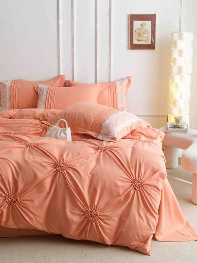 Lenjerie de pat  cu broderie și pliuri în forma de inimioară