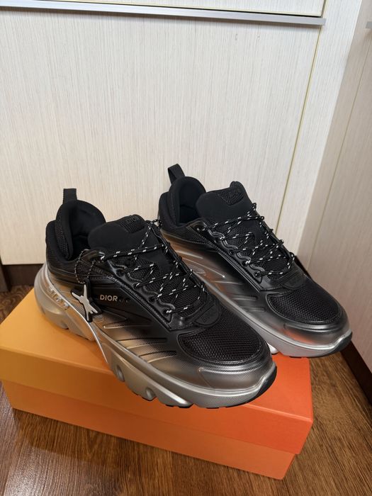 Sneakera Dior and Lewis Hamilton B44 Blade