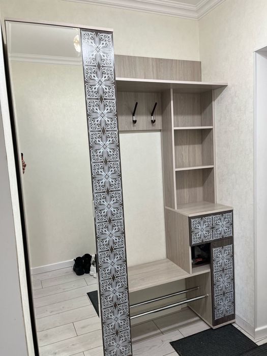 продается 2 шкафа, в спальную комнату и прихожую
