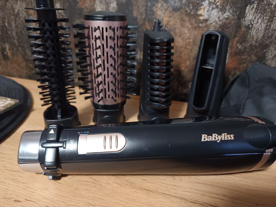 Vând perie rotativă Babyliss