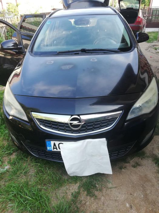 Vând Opel Astra J, An 2011