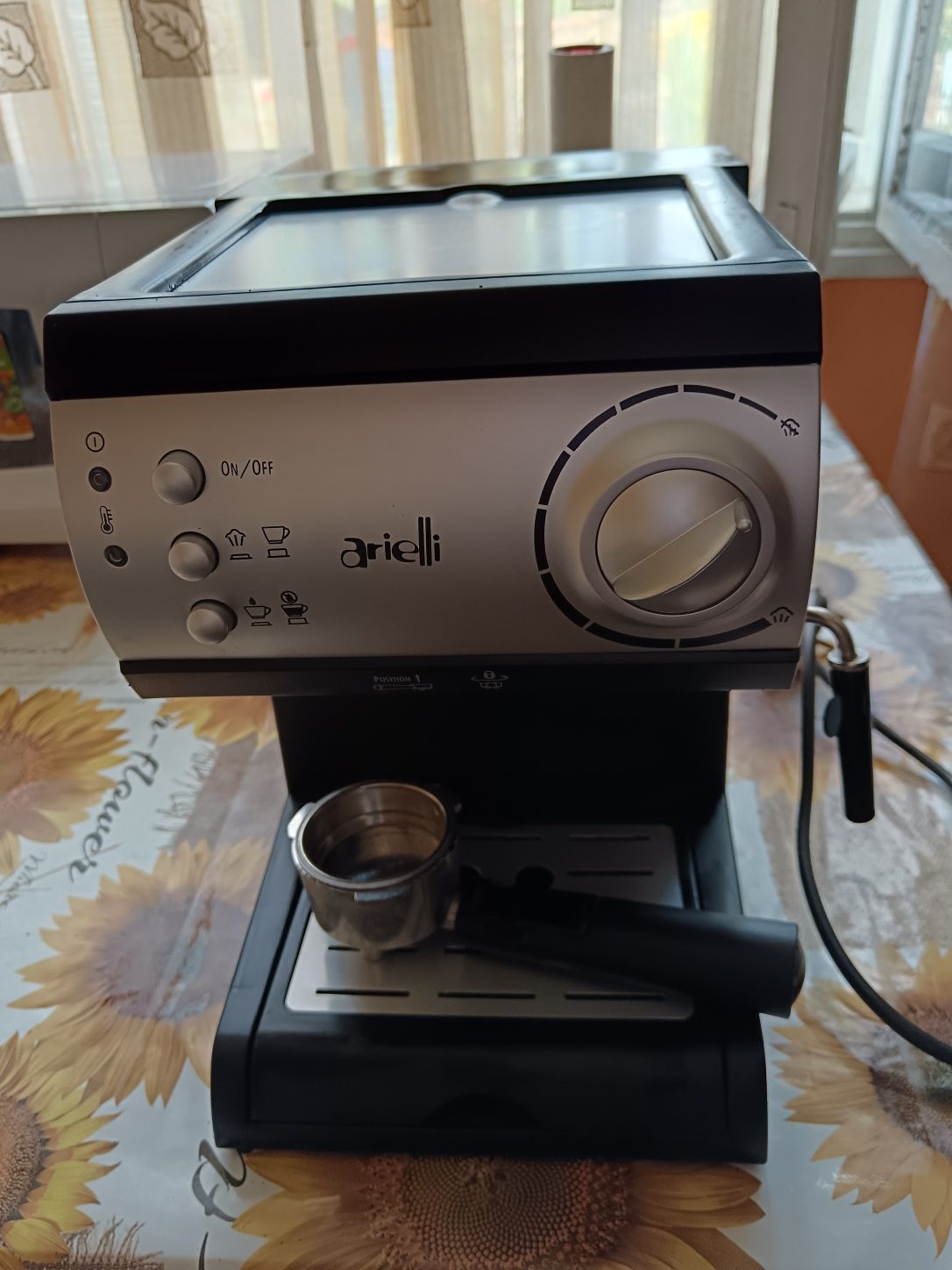 Продавам кафе машина с ръкохватка Arielli
