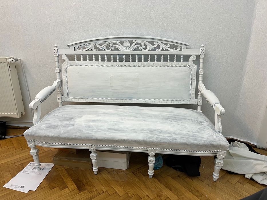 Vand canapea clasica revopsita