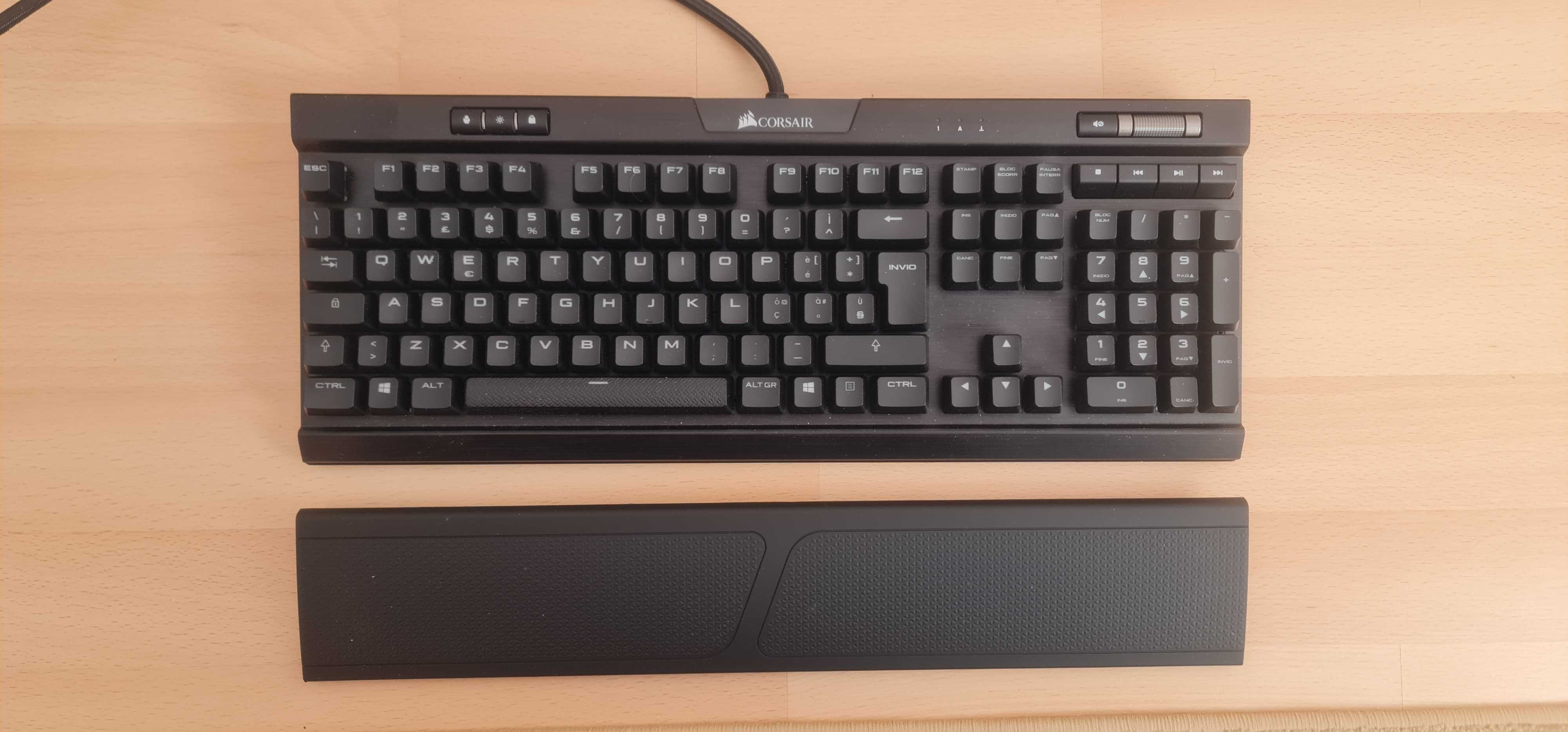 Tastatura mecanica gaming Corsair K70 Rapidfire RGB, switch MX Speed