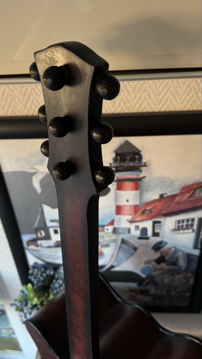 Дървена стойка за вино китара