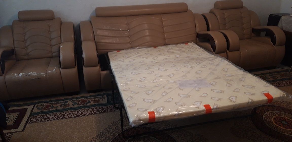 Продам диван с креслами