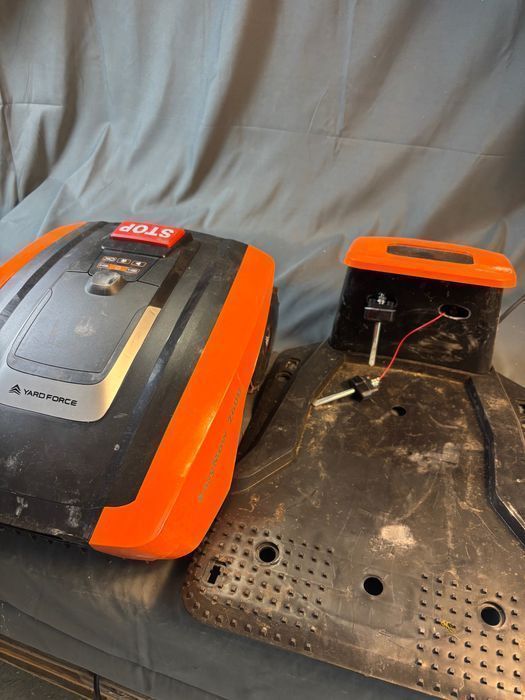 Robot de tăiere iarbă YARD FORCE EasyMow 260B pentru piese