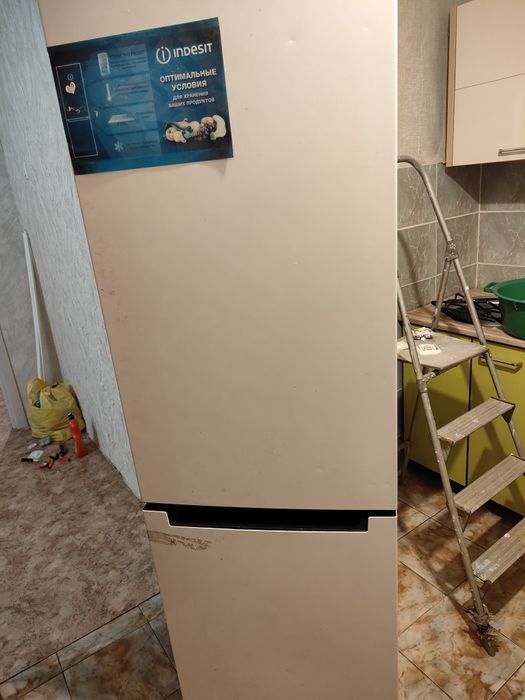 Продам холодильник InDesIT