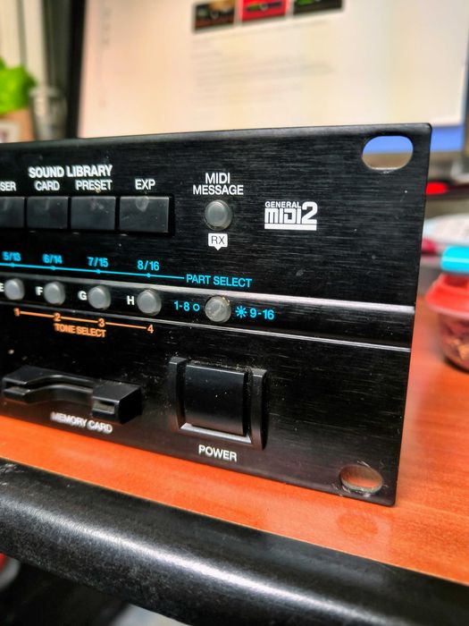 Vând Modul Roland XV-3080 - GM2, 128 Voci, Specificații Complete