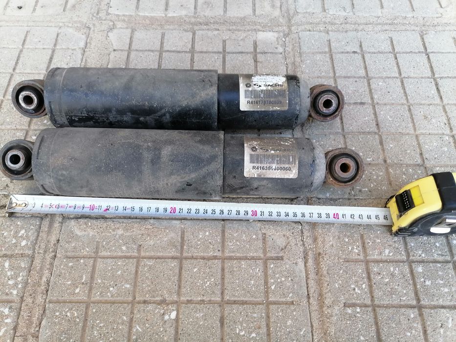 Продавам амортесьори за крайслер воиаджер