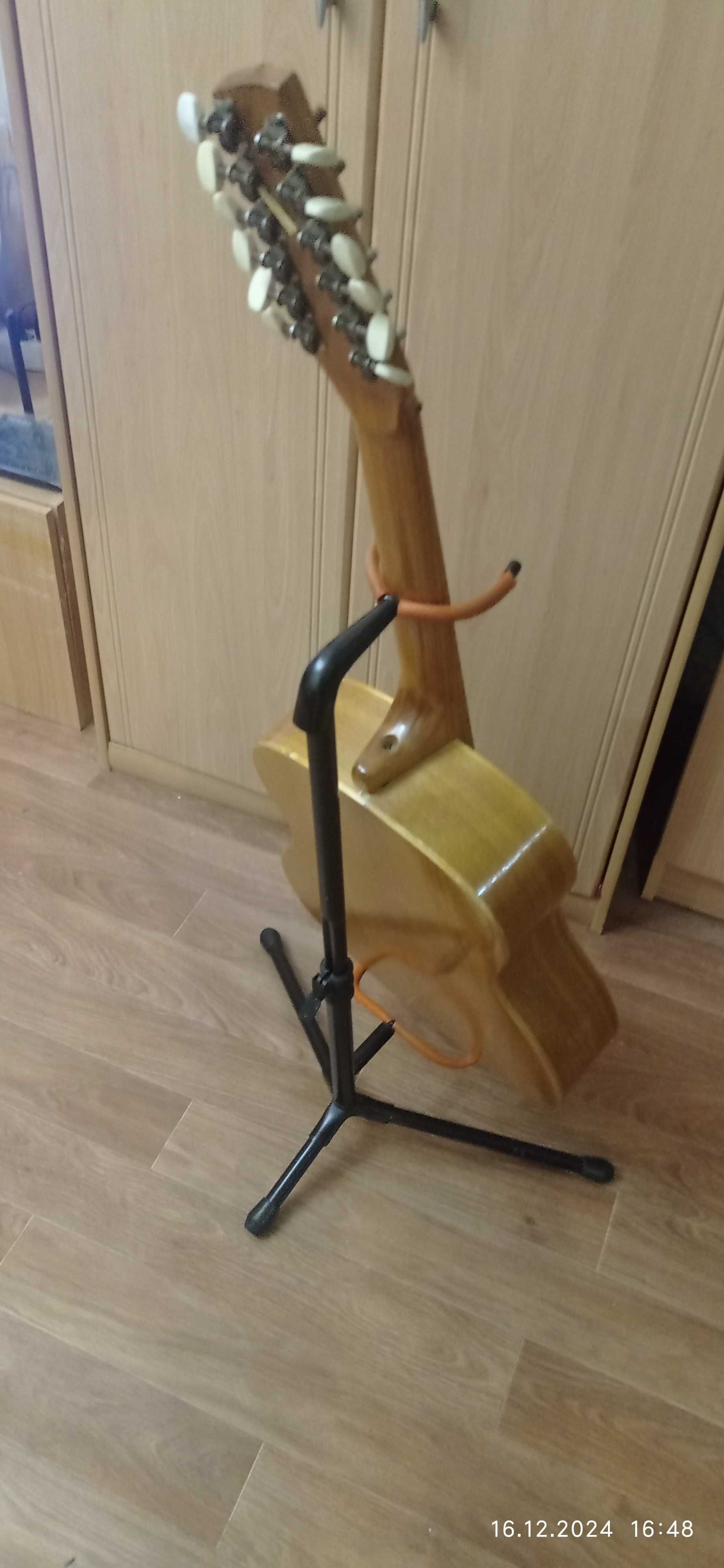 Подставка для гитары вертикальная